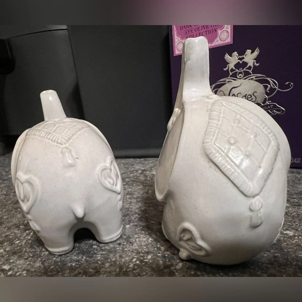 Jonathan Adler elephant salt and pepper shakers - Picture 3 of 5